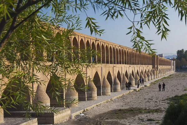 Iran, Central Iran, Esfahan, Si-o-Seh Bridge, late afternoon