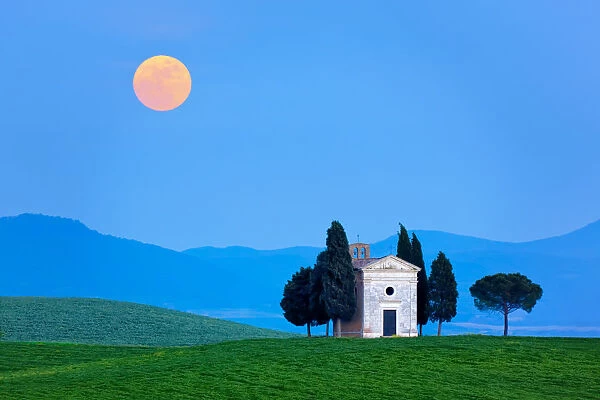 Italy, Tuscany, Val d Orcia. Moonrise over Chapel of Vitaleta