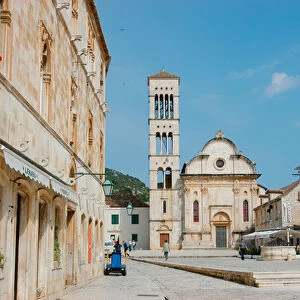 Croatia, Dalmatian Coast, Hvar, Main Square and Cathedral of St. Stephen