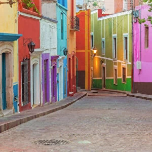 Mexico, Guanajuato. Colorful street scene. Credit as: Don Paulson / Jaynes Gallery / DanitaDelimont
