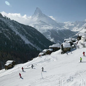 SWITZERLAND-Wallis / Valais-ZERMATT: Findeln / Winter Mountain Ski Village & Matterhorn