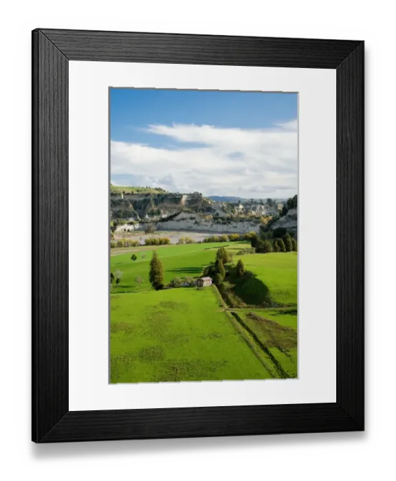 Framed Print : Farmland near Ohingaiti, Rangitikei, North Island, New Zealand