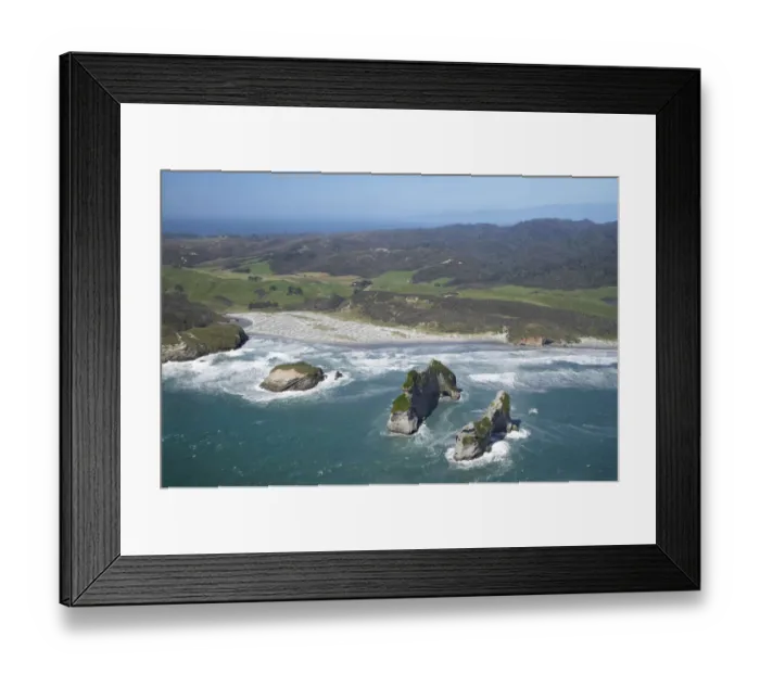 Framed Print : Archway Islands, Wharariki Beach, south of Cape Farewell, NW Nelson Region, South Island Framed Print : Archway Islands, Wharariki Beach, south of Cape Farewell, NW Nelson Region, South Island