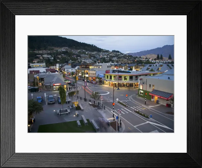 Framed Print : Queenstown, New Zealand. Central Queenstown at night