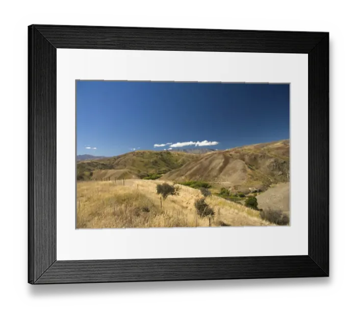 Framed Print : Otago, Canterbury, New Zealand. Scenic stops along lakes and fertile hillsides