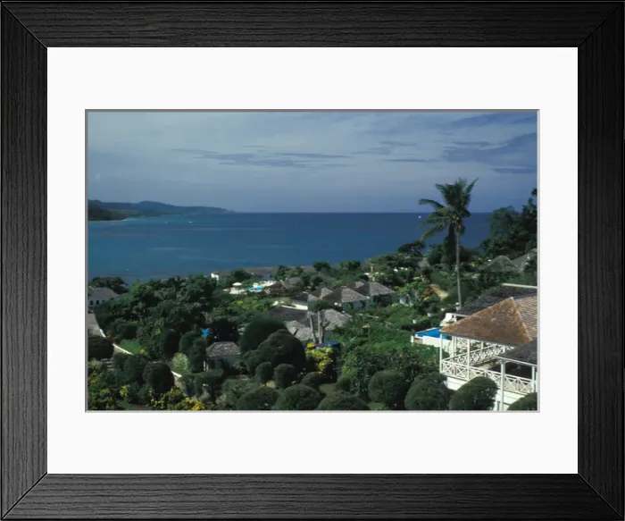 Framed Print : Round Hill