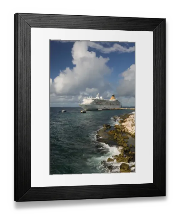 Framed Print : ABC Islands - CURACAO - Willemstad: Cruise ship docked at Fort Riffart Cruise Terminal / Framed Print : ABC Islands - CURACAO - Willemstad: Cruise ship docked at Fort Riffart Cruise Terminal /
