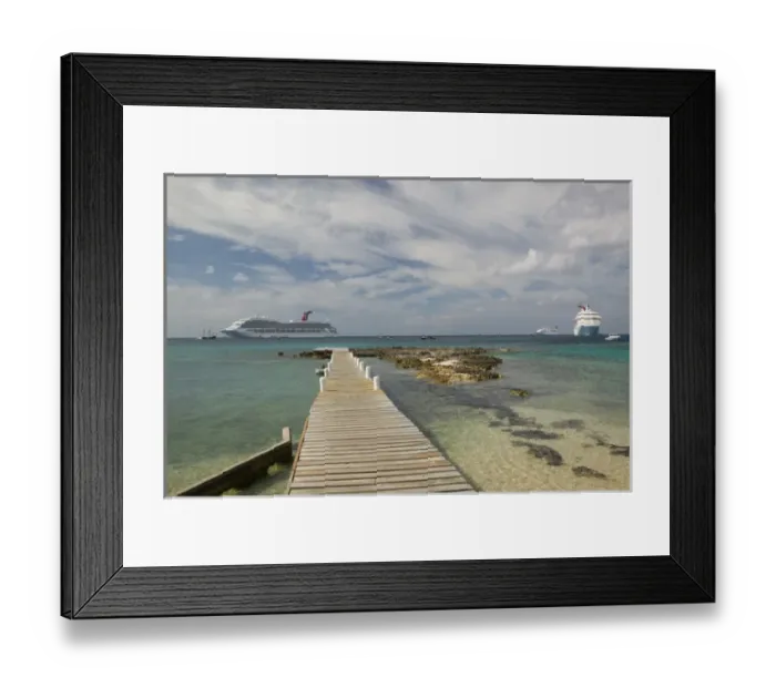 Framed Print : CAYMAN ISLANDS - GRAND CAYMAN - Georgetown: Cruise Ships