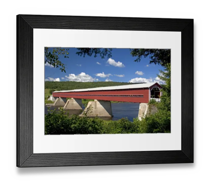 Framed Print : Pont Perreault covered bridge crossing the Chaudiere River at Nortre-Dame-Des-Pins