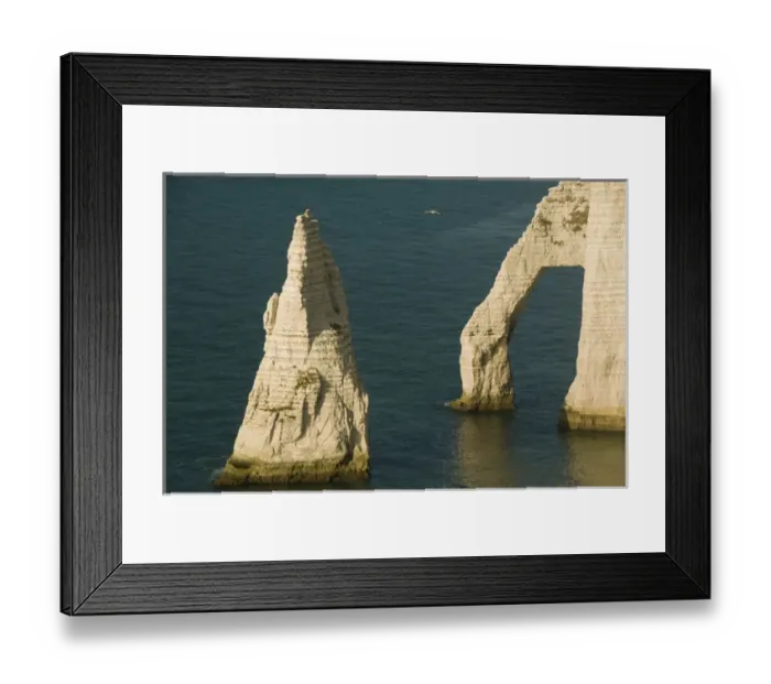 Framed Print : L Aiguille (Needle) and Porte d Aval arch, Etretat, Normandy, FRANCE