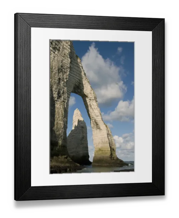 Framed Print : L Aiguille (Needle) through Porte d Aval arch, Etretat, Normandy, FRANCE