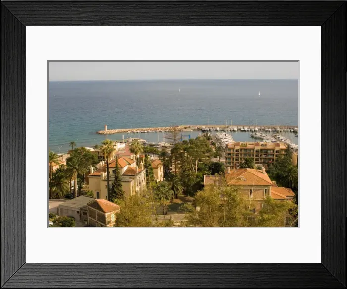 Framed Print : Menton, Cote d Azur, Alpes-Maritimes, France Framed Print : Menton, Cote d Azur, Alpes-Maritimes, France