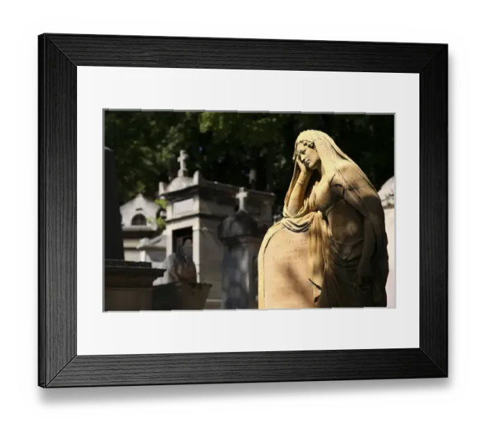 Framed Print : A tomb statue in Cimetiere du Pere Lachaise. Paris. France