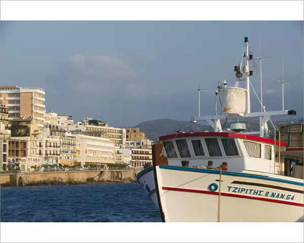 GREECE-CRETE-Lasithi Province-Agios Nikolaos: Port View Morning