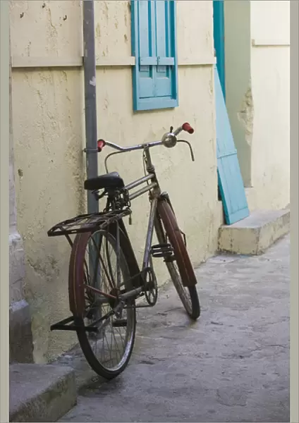 GREECE-CRETE-Rethymno Province-Rethymno: Old Quarter- Bicycle