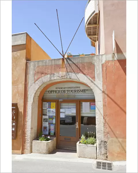 France, Provence, Roussillon. Entrance to tourism office. Credit as: Fred Lord  / 