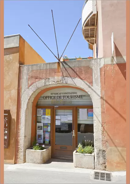 France, Provence, Roussillon. Entrance to tourism office. Credit as: Fred Lord  / 