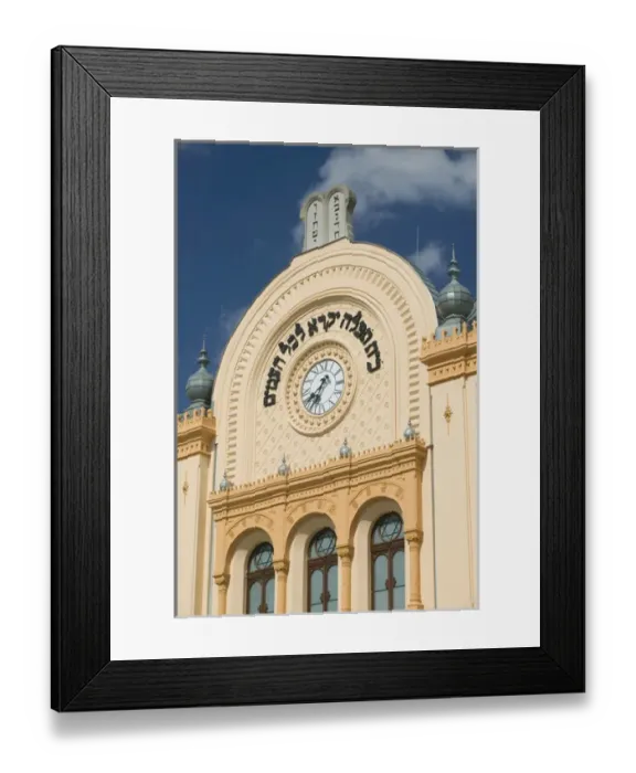 Framed Print : HUNGARY-Southern Transdanubia-PECS: Kossuth ter Square  /  Synagogue (Romantic Style b