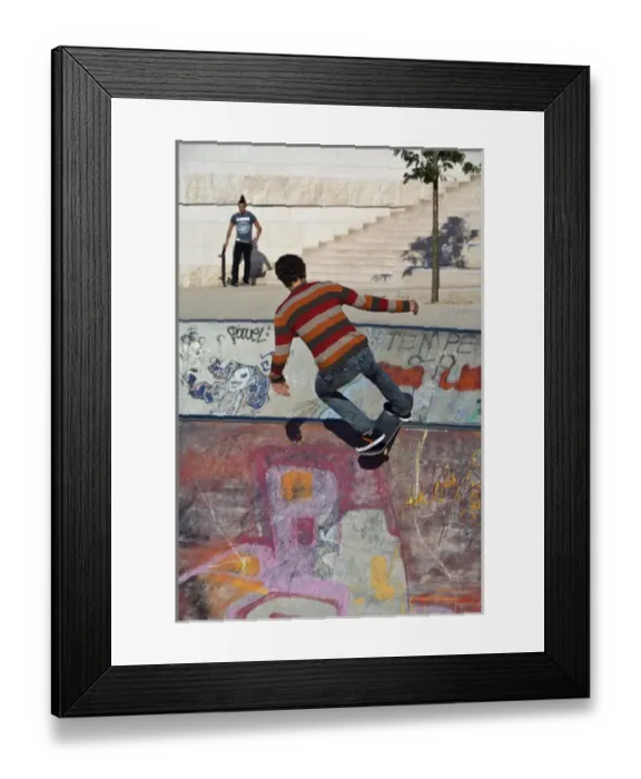 Framed Print : Skatboarding, Lyon, France Framed Print : Skatboarding, Lyon, France