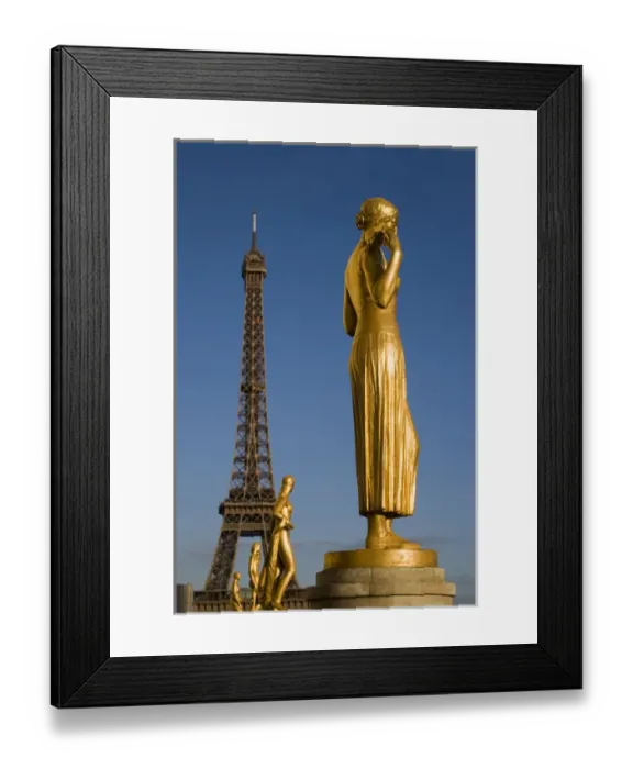 Framed Print : Eiffel Tower, statue at the Palais de Chaillot, Paris, France Framed Print : Eiffel Tower, statue at the Palais de Chaillot, Paris, France