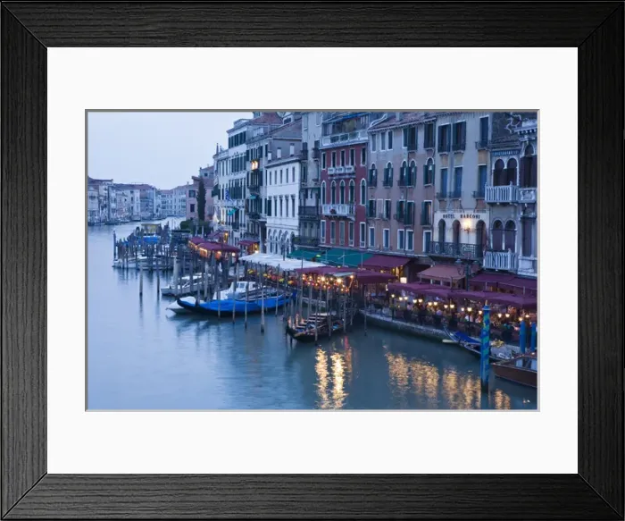 Framed Print : Italy, Venice. Outdoor dining along the Grande Canal by the Rialto Bridge Framed Print : Italy, Venice. Outdoor dining along the Grande Canal by the Rialto Bridge