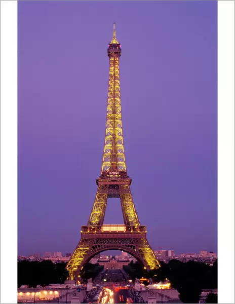 France, Paris, Tour Eiffel at dusk