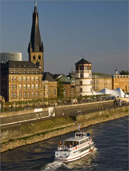 GERMANY, Nordrhein-Westfalen, Dusseldorf. Along Rheinufer Rhein River embankment