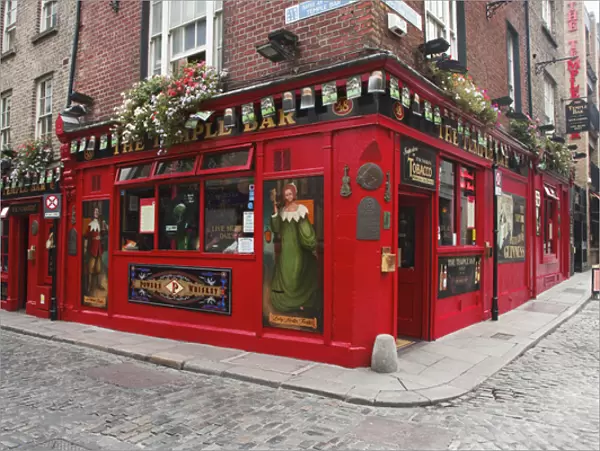 Europe, Ireland, Dublin. Exterior of popular Temple Bar in the Temple Bar district