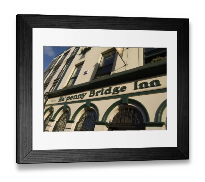 Framed Print : Ha Penny (Half Penny) Bridge Inn pub, Dublin