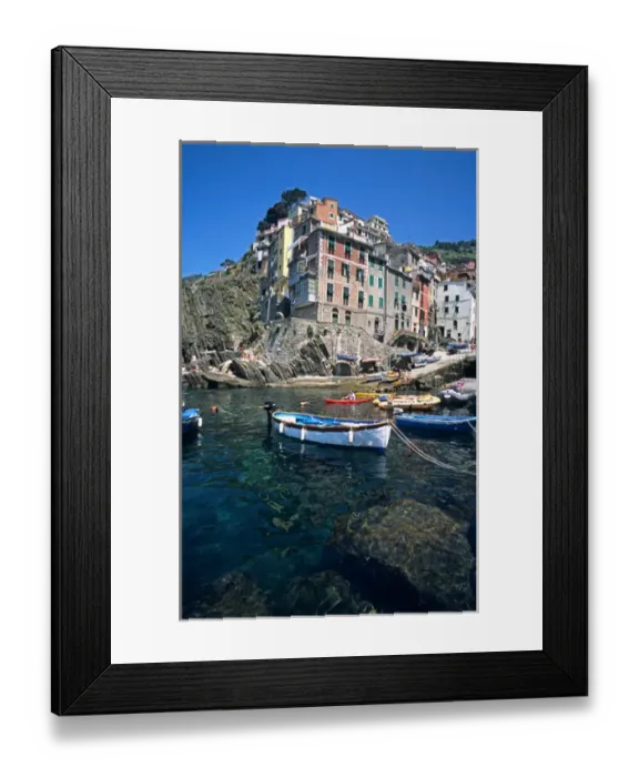 Framed Print : Riomaggiori, Cinque Terre, Liguria, Ital Mediterranean Sea