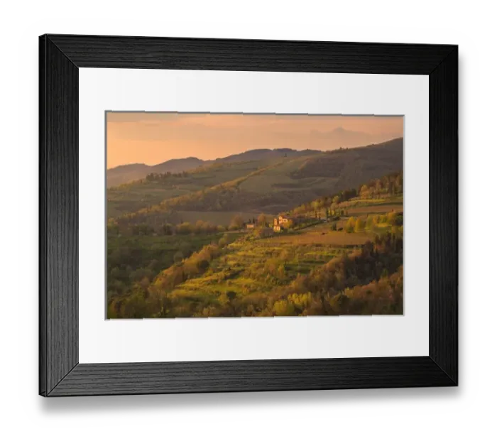 Framed Print : Sunset light hits a farmhouse and its vineyards, on the rolling hills of Chianti
