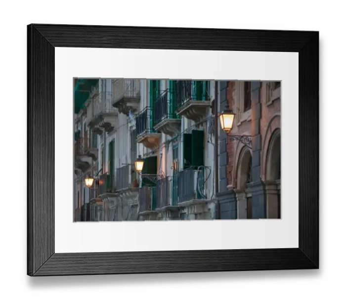 Framed Print : ITALY-Sicily-SIRACUSA (Syracuse): Ortygia Island- Streetlights- via R. Settimo Framed Print : ITALY-Sicily-SIRACUSA (Syracuse): Ortygia Island- Streetlights- via R. Settimo