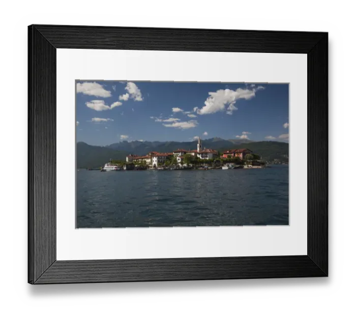 Framed Print : ITALY, Verbano-Cusio-Ossola Province, Stresa. Isola Superiore O Dei Pescatori