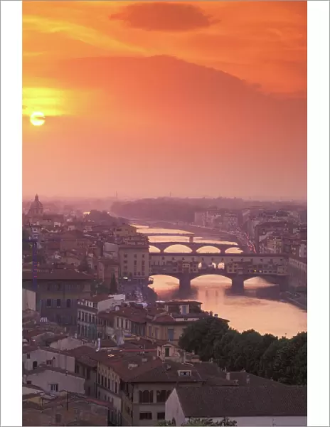 Europe, Italy, Tuscanny, Florence. Ponte Vecchio Bridge at sunset, viewed from Piazza