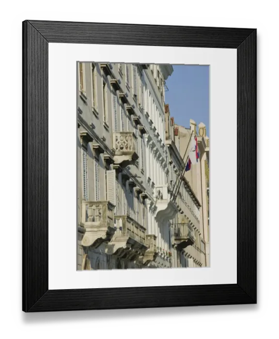Framed Print : CROATIA, Central Dalmatia, SPLIT. Pedestrian Esplanade along SPLIT harbor Framed Print : CROATIA, Central Dalmatia, SPLIT. Pedestrian Esplanade along SPLIT harbor