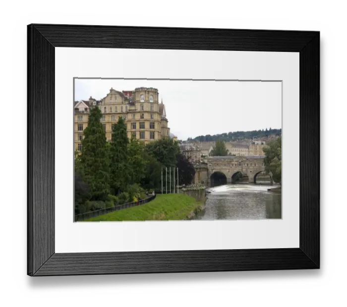 Framed Print : The Pulteney Bridge crossing the River Avon in the city of Bath, Somerset, England Framed Print : The Pulteney Bridge crossing the River Avon in the city of Bath, Somerset, England