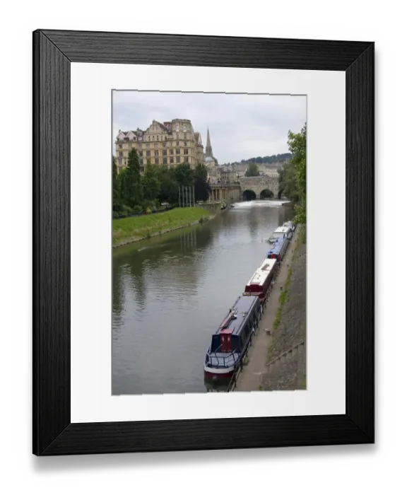 Framed Print : The Pulteney Bridge crossing the River Avon in the city of Bath, Somerset, England Framed Print : The Pulteney Bridge crossing the River Avon in the city of Bath, Somerset, England