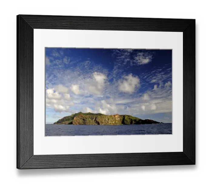 Framed Print : South Pacific, British Overseas Teritory, Pitcairn Island. Island overview