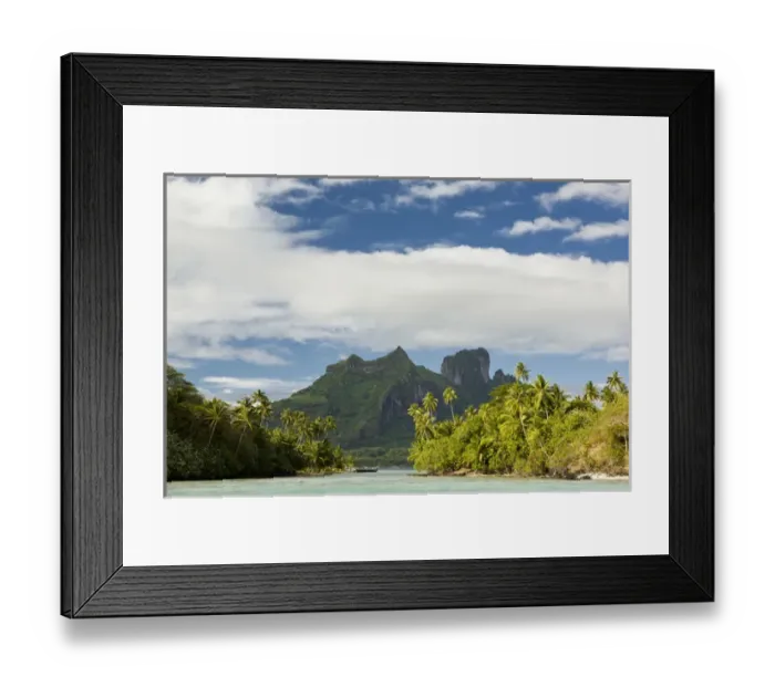Framed Print : Royale honeymoon over-the-water suite at Bora Bora Nui Resort. PR