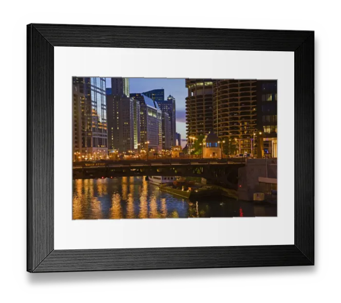 Framed Print : Sunset in Chicago on the Chicago River evening Framed Print : Sunset in Chicago on the Chicago River evening