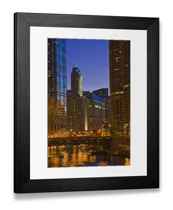 Framed Print : Sunset in Chicago on the Chicago River evening Framed Print : Sunset in Chicago on the Chicago River evening