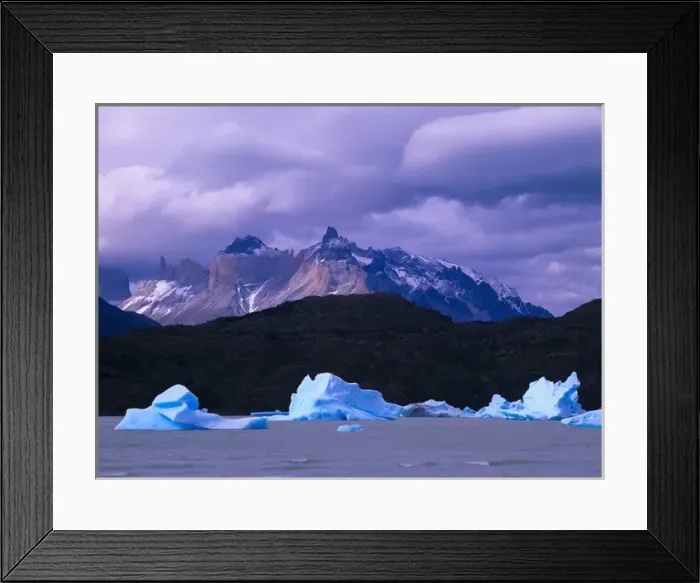 Framed Print : Lago Gray, ice and the Horns, Las Cuernos