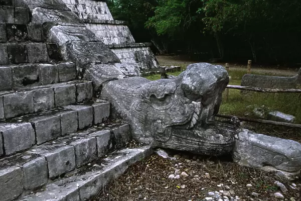 Mexico, Chichen Itza, Stone snake head