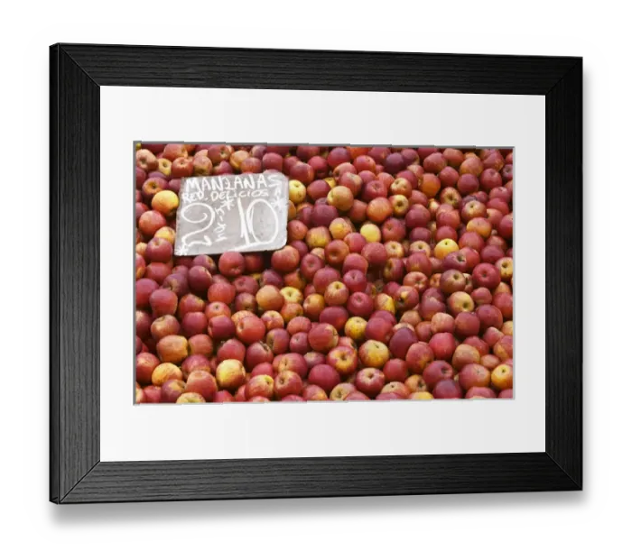 Framed Print : A market stall street market merchant selling apples in a big pile, Manzana Red Delicious