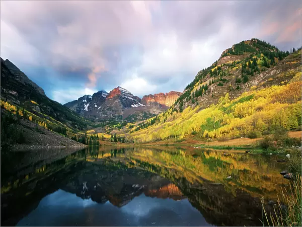 USA, Colorado, White River Wilderness, Maroon Lake, View of autumn aspens