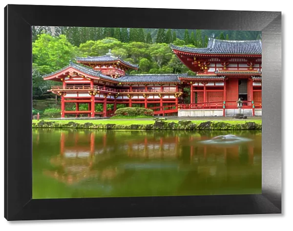 USA, Hawaii, Oahu, Kaneohe. Byodo-in Buddhist temple in Valley of the Temples Memorial
