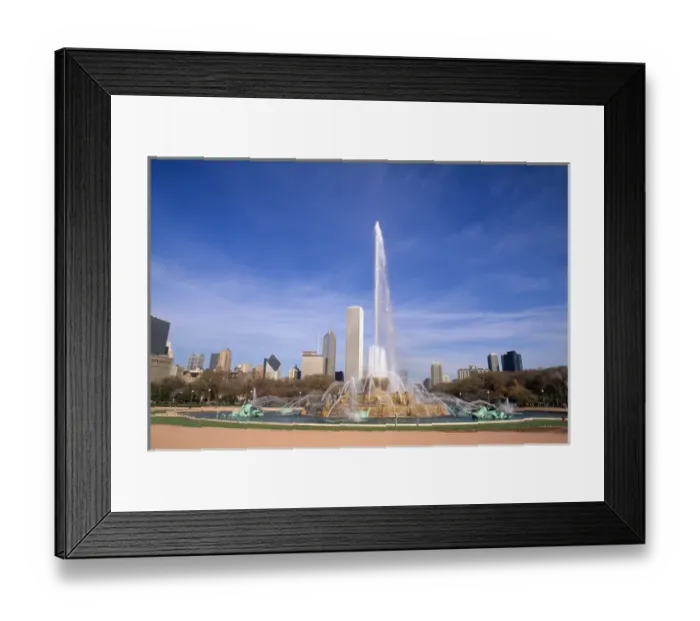 Framed Print : Buckingham Fountain in Downtown Chicago Illinois