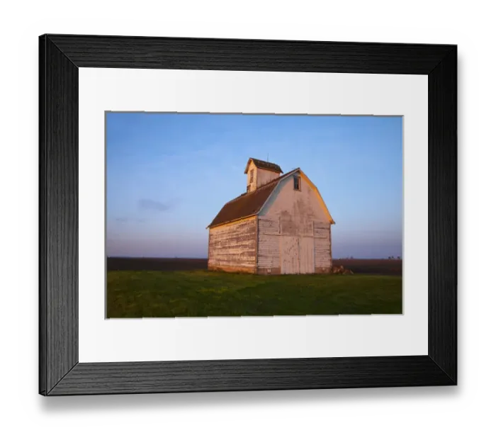 Framed Print : Old wooden granary at fist light near Pontiac, Illinois, USA