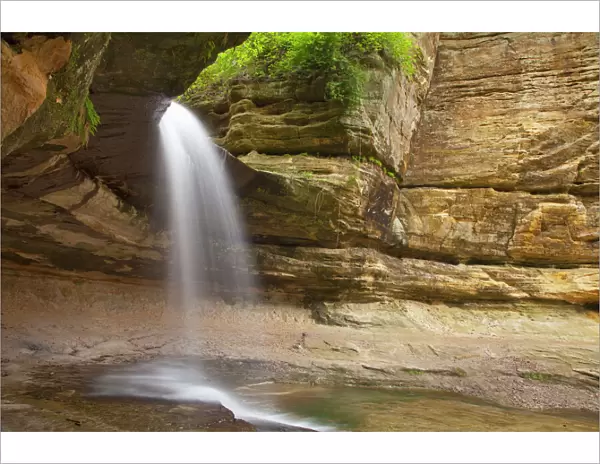Waterfalls in LaSalle Canyon in Starved Rock State Park, Illinois, USA