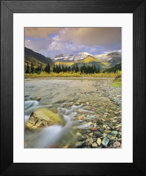 Framed Print : McDonald Creek with the Garden Wall in autumn in Glacier National Park, Montana, USA Framed Print : McDonald Creek with the Garden Wall in autumn in Glacier National Park, Montana, USA
